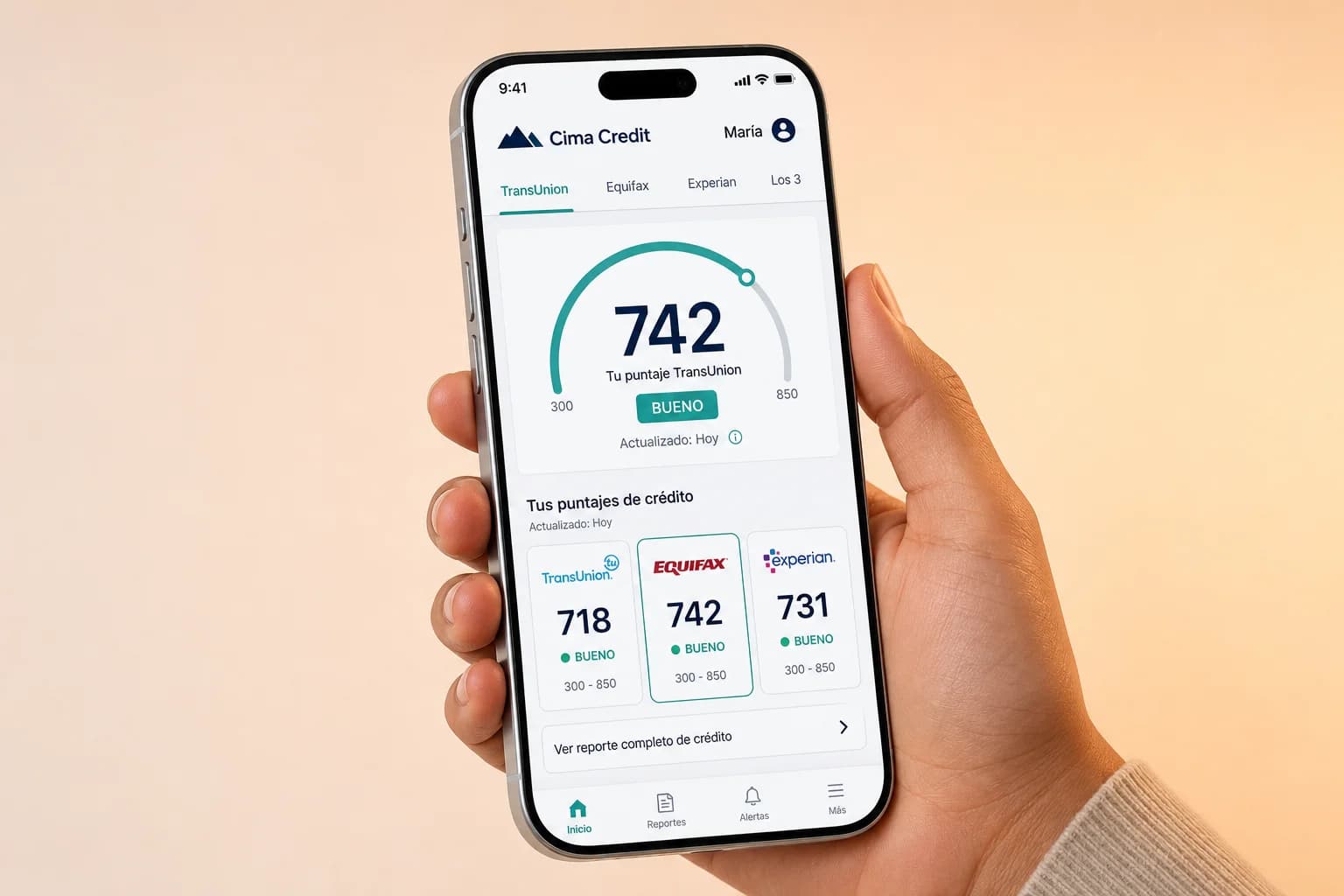 App Cima Credit en un iPhone mostrando puntajes de TransUnion, Equifax y Experian